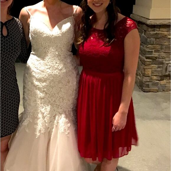 David’s Bridal Apple Red Scoop Neck Cap Sleeves Lace Bridesmaid Dress Size 6 - Picture 2 of 11